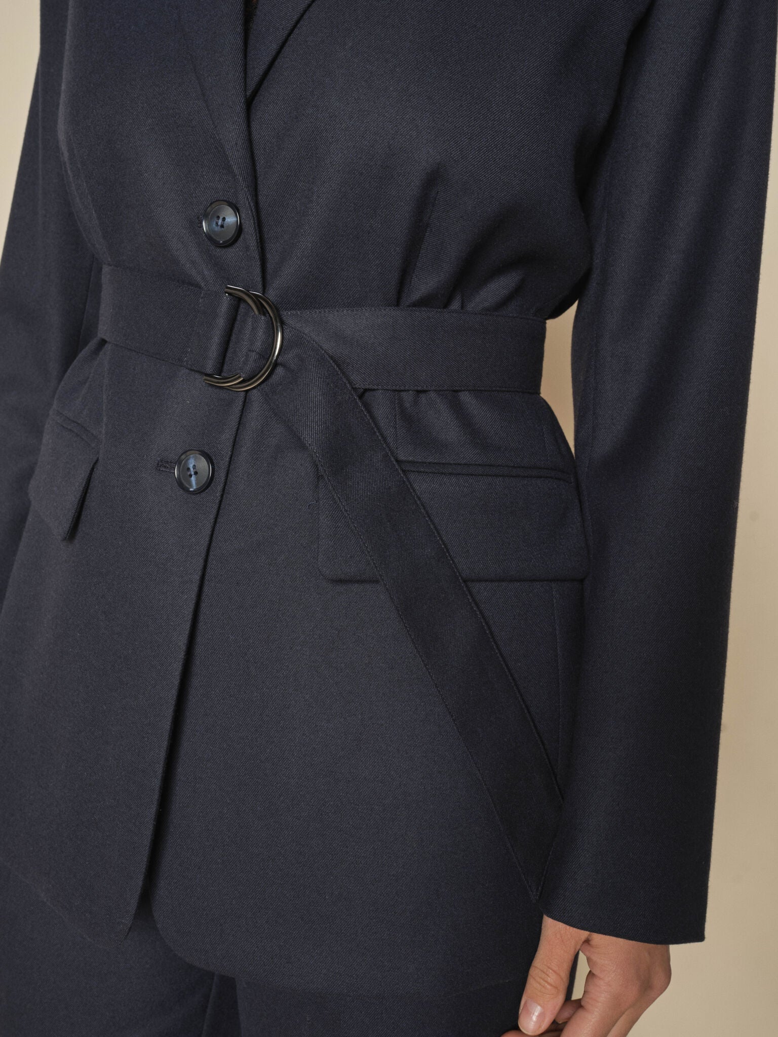 Modelshot / Salute Navy / Detail